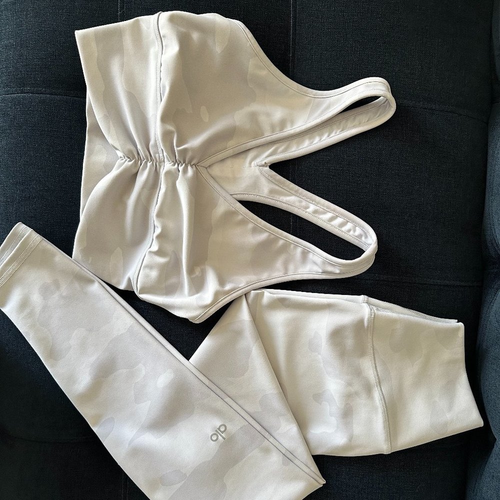 Alo Vapor High Waist Leggings and Wild Thing Bra, Small, White Camouflage